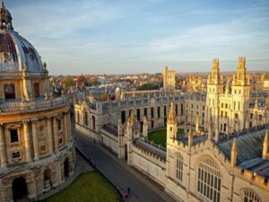 Oxford Masterclass Wine Box; A rectangular label featuring an aerial view of the beautiful city of Oxford