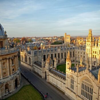 Oxford Masterclass Wine Box; A rectangular label featuring an aerial view of the beautiful city of Oxford